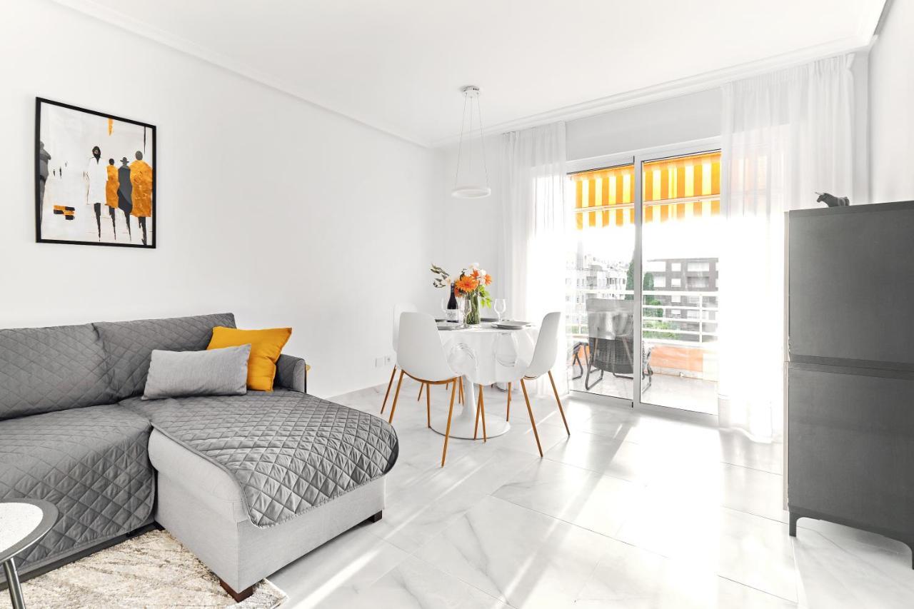 Lovely Sunny Apartment With Shared Pool And Private Parking Torrevieja Exterior photo